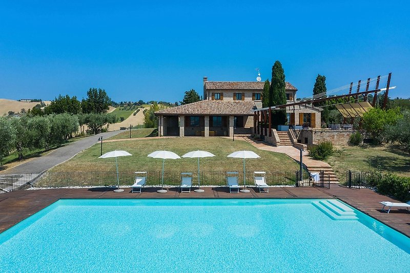 Villa Monica - Villa with pool at 9 km to the sea