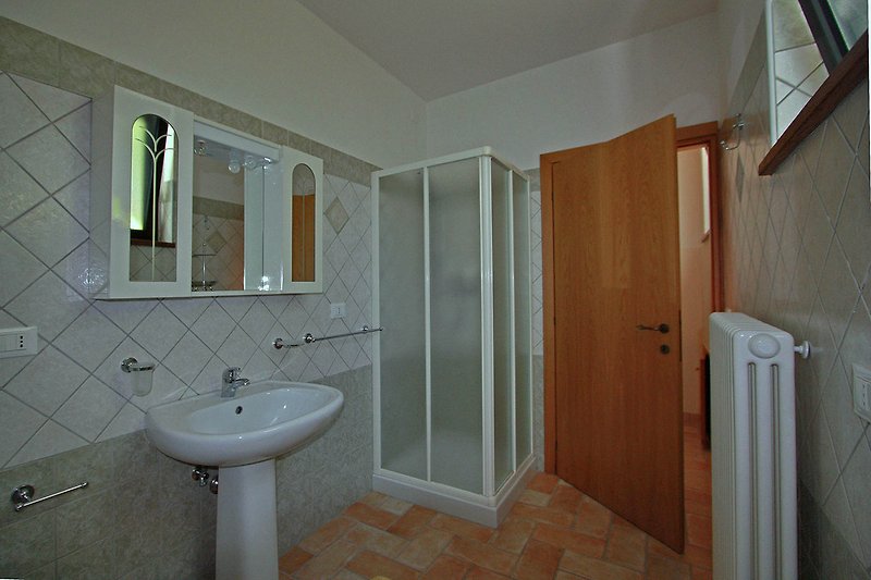 Casale Lucy - Bathroom with shower