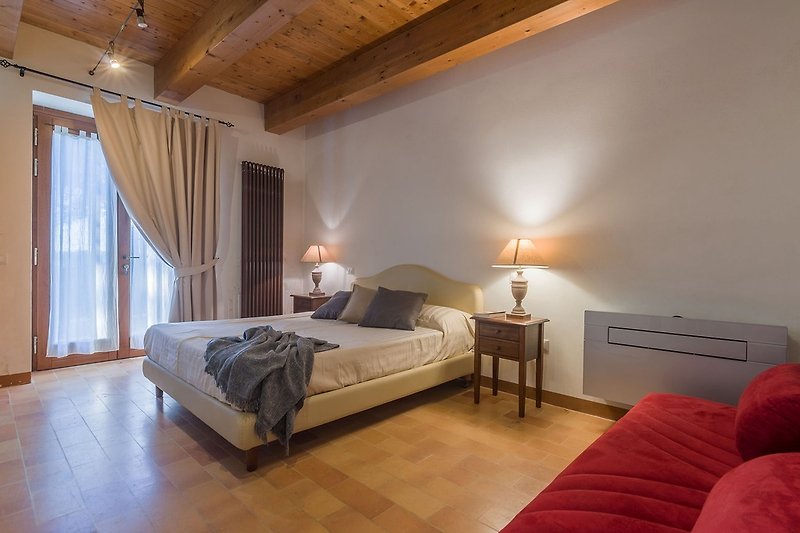Villa il Fiore e la Farfalla - Double bedroom with ensuite bathroom
