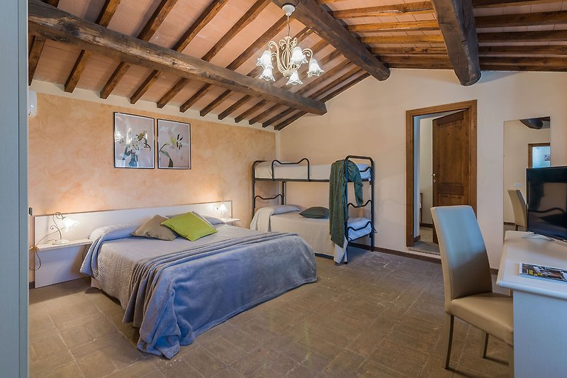 Casale Andrea – Vierbettzimmer mit Doppelbett und Etagenbett