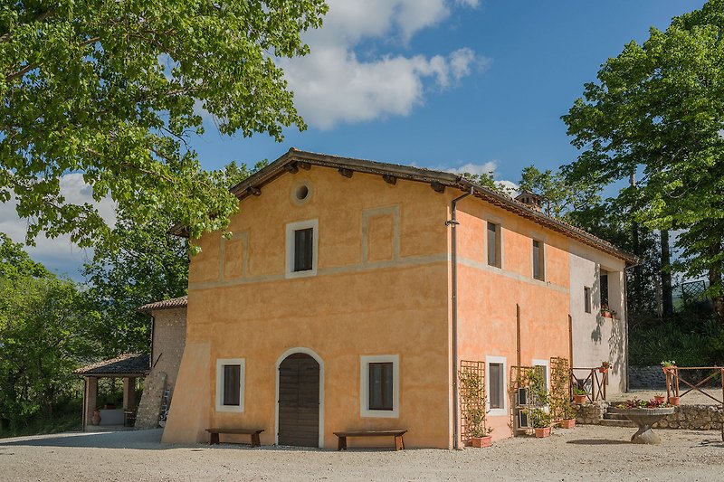 Casale Andrea - Large private farmhouse with pool in Umbria