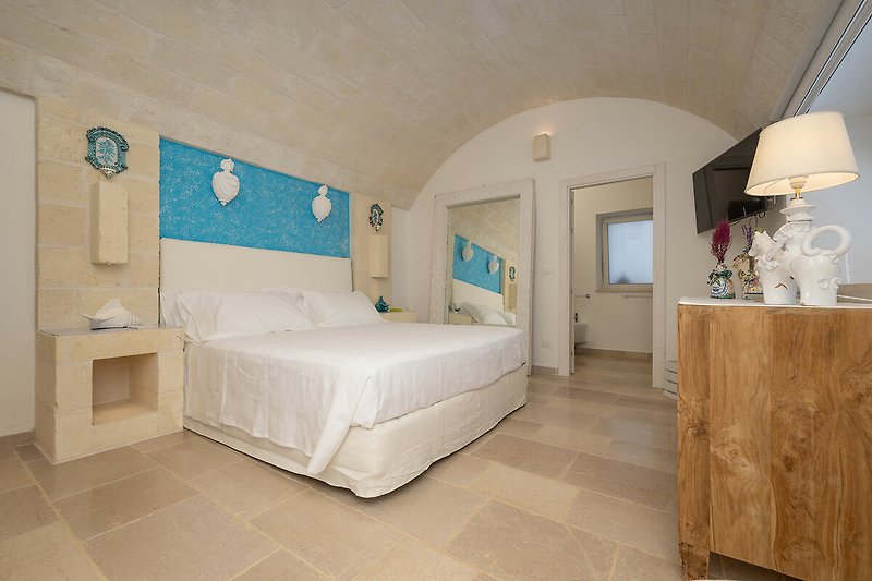Trulli Le Pupe - Double bedroom with private bathroom