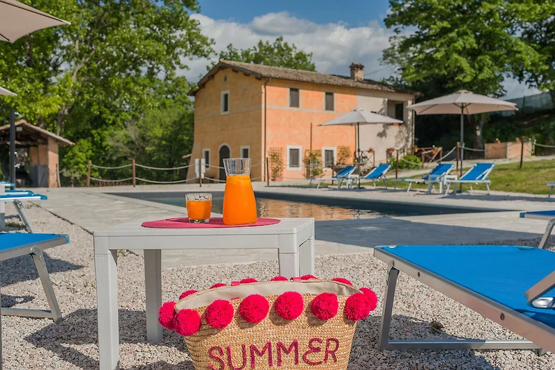 Casale Andrea - Zona piscina per godersi momenti di relax