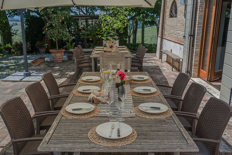 Villa Il Fiore e la Farfalla – Tische im Freien zum gemeinsamen Essen
