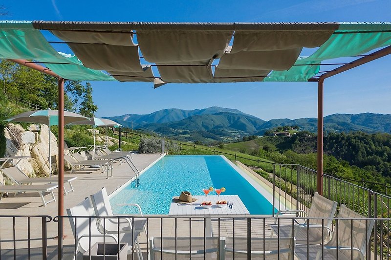Villa del Duca - Infinity-Pool (16x5) mit Panorama-Blick