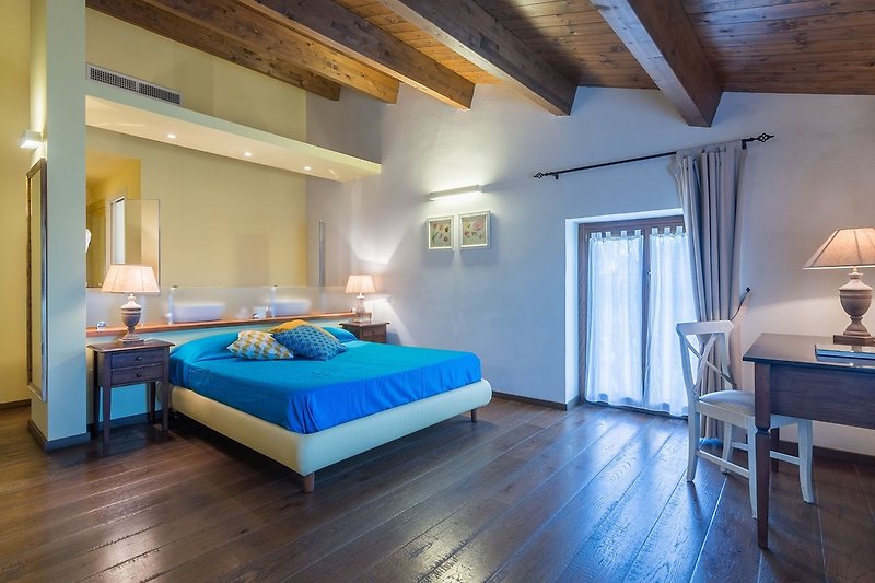 Villa il Fiore e la Farfalla - Double bedroom with ensuite bathroom