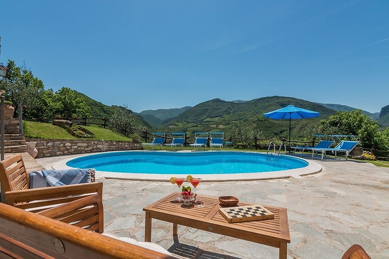 Villa Colombaia - Pool mit Panorama-Blick (9,55x4,50)