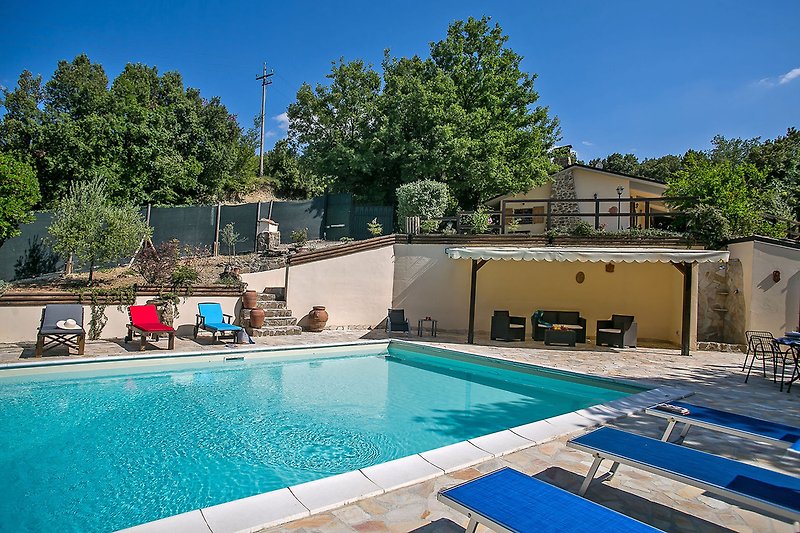 Casa Betty - Pool with shaded spaces to relax