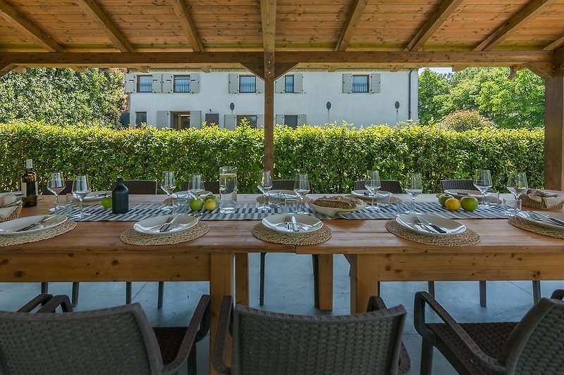 Villa Il Fiore e la Farfalla – Veranda im Freien, wo man gemeinsam essen kann