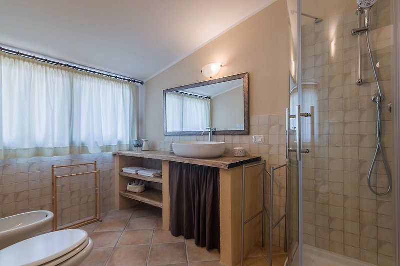 Villa Alis - Bathroom with shower