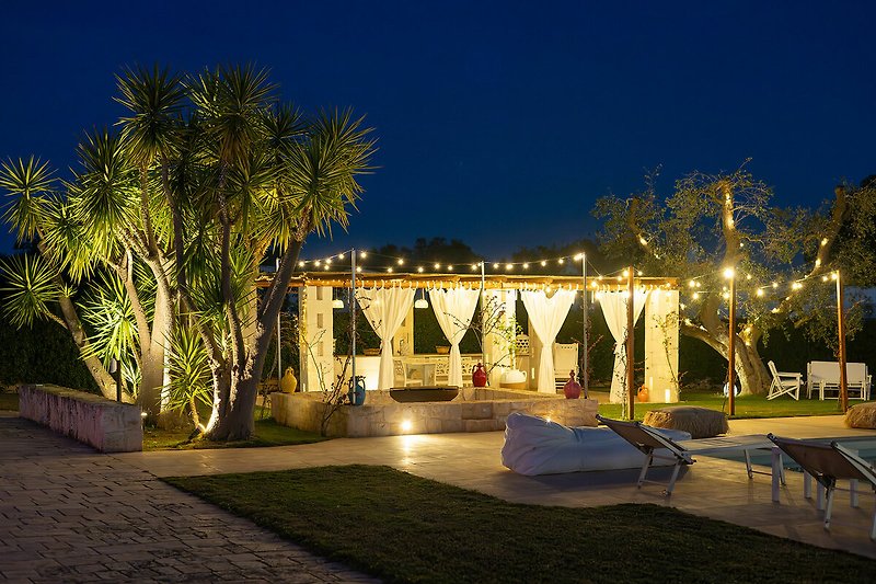 Trulli Le Pupe - Garden lighting and palm trees