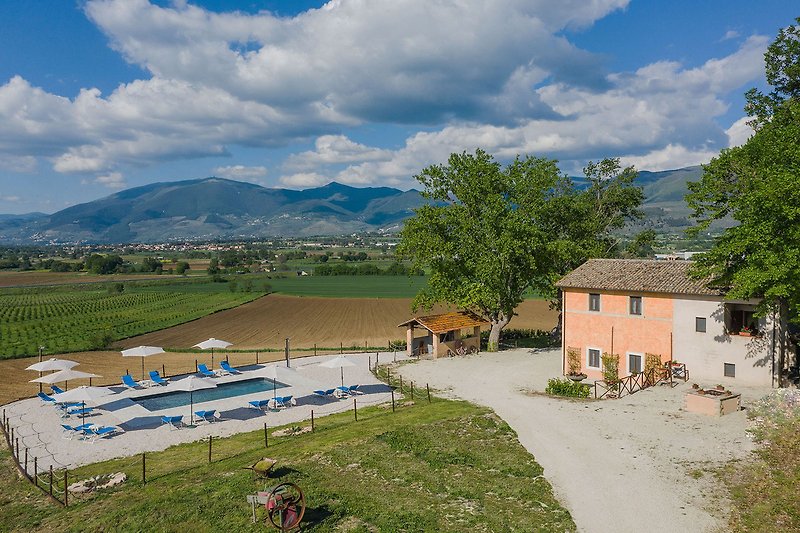 Casale Andrea - Casale privato con piscina in Umbria
