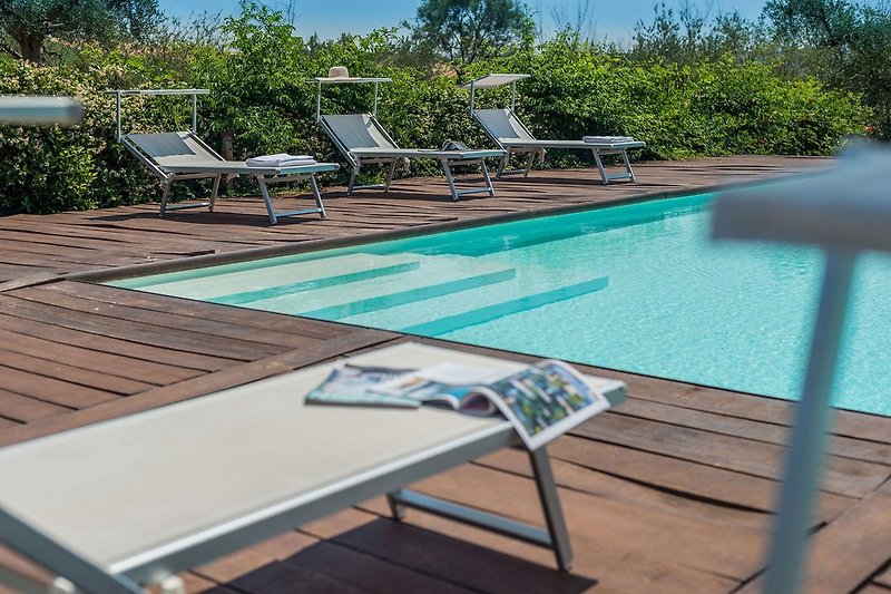 Villa Monica - Zona piscina per godersi momenti di relax