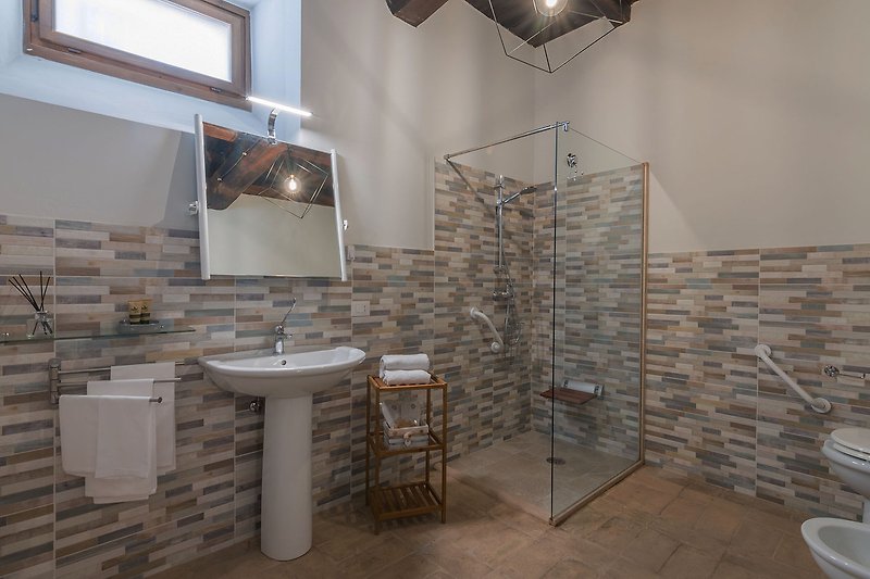 Casale Andrea – Badezimmer mit barrierefreier Dusche