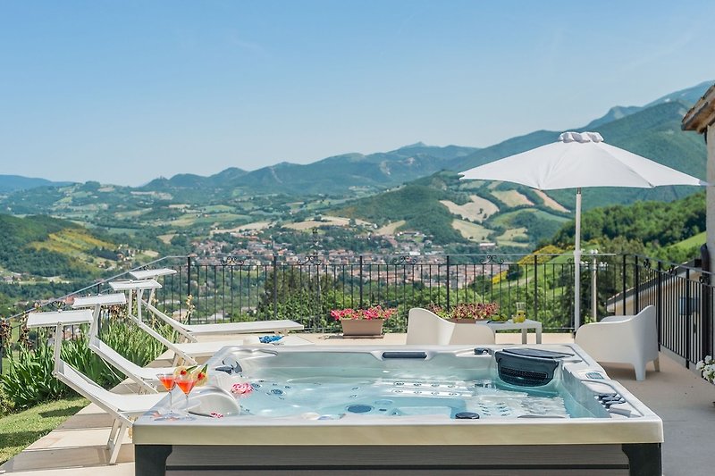 Villa Sabrina - Jacuzzi mit Panorama-Blick