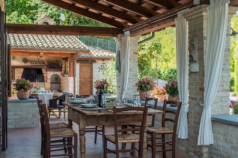 Villa Doriana - ausgestatteter Vorbau für Mahlzeiten im Freien