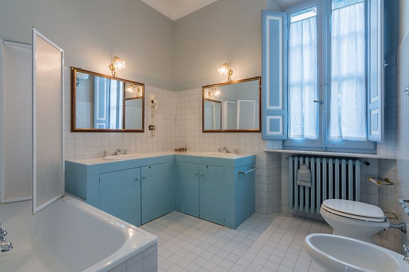 Villa Liberty - Bathroom with bathtub