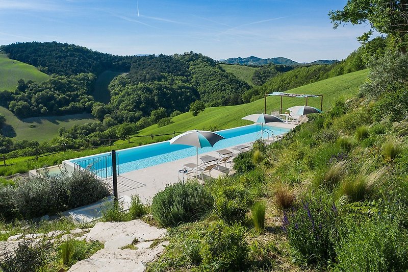 Villa del Duca - Infinity-Pool (16x5) mit Panorama-Blick