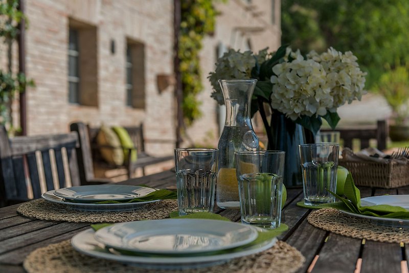Casa Antonio - Tavolo da esterno per mangiare all'aperto