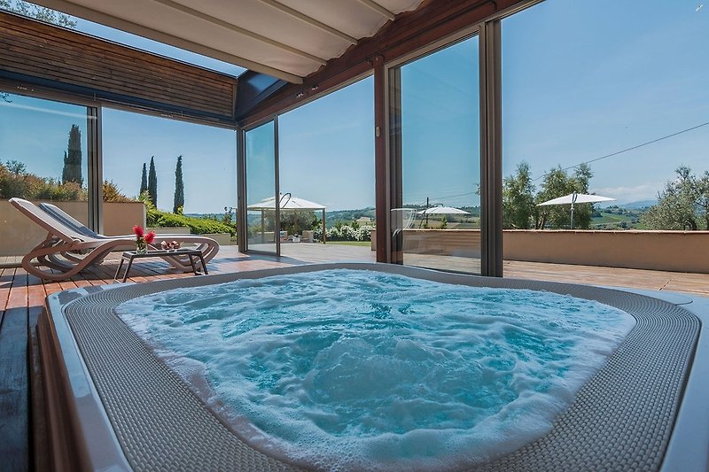Villa Greta - jacuzzi in the veranda for the guests' well-being