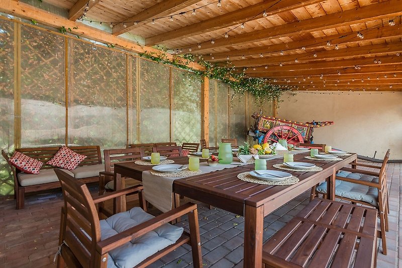 Villa Flavia - Außenbereich für Mahlzeiten im Freien ausgestattet