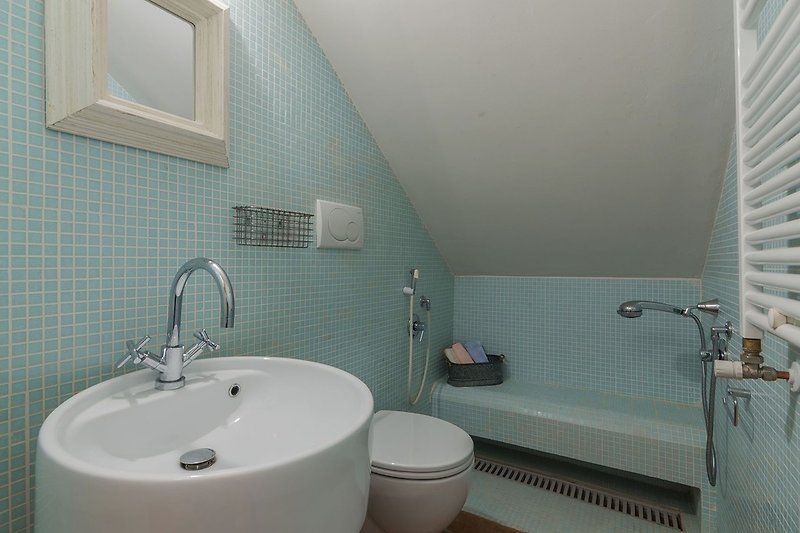 Villa La Capuccina - bathroom with shower