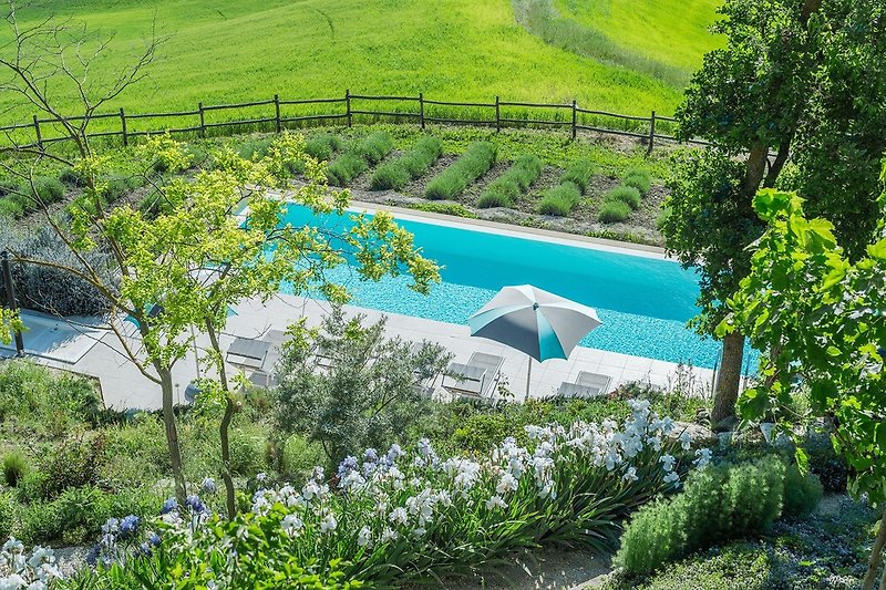 Villa del Duca - infinity-pool (16x5)