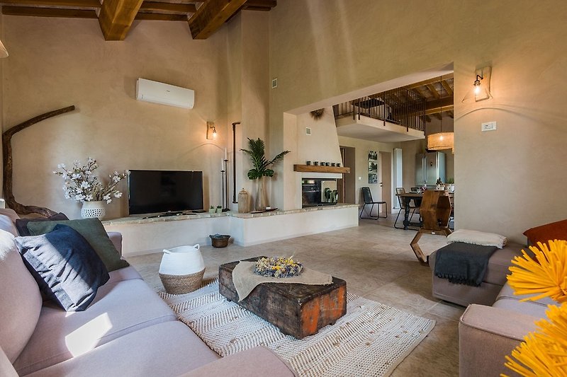 Villa del Duca - wide living area with couches and TV