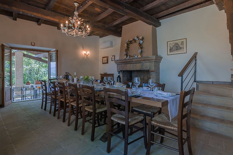 Casale Andrea - Dining Room with access to the porch