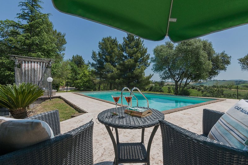 Casa Infinito – Ferienhaus mit Pool in Le Marche