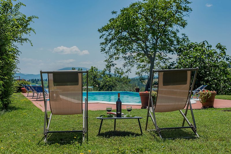 Villa Petroia – Entspannende Aperitifs am Pool