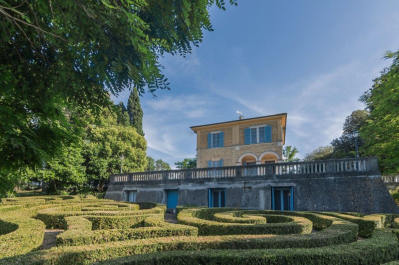 Villa Liberty - Villa con un caratteristico giardino all'italiana