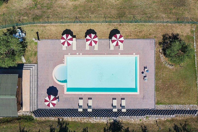 Casale Lucy - Pool viewed from above