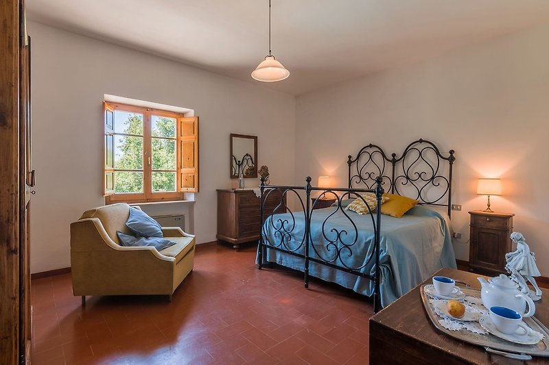 Casale San Francesco - comfortable double room furnished according to the typical style of the Umbria region