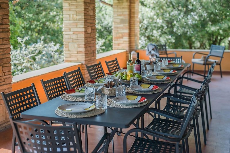 Casale San Francesco - wide outdoor areas for open-air dining