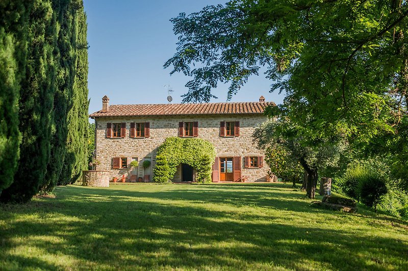 Villa Petroia – Anwesen mit großen Grünflächen