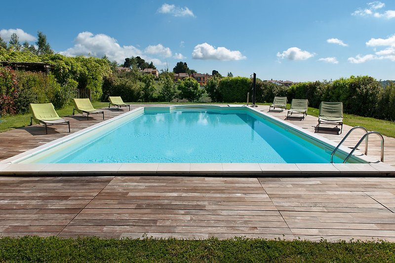 Villa Liberty - Zona piscina con lettini
