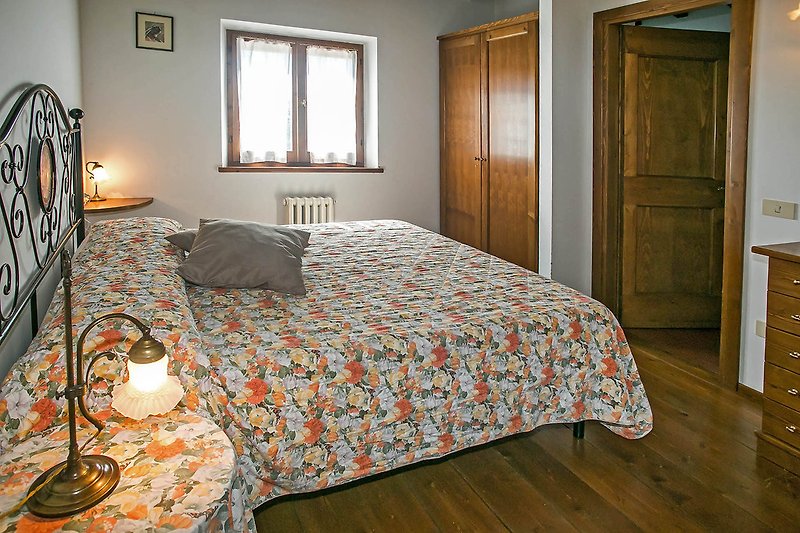 Villa Monica - Double bedroom with ensuite bathroom