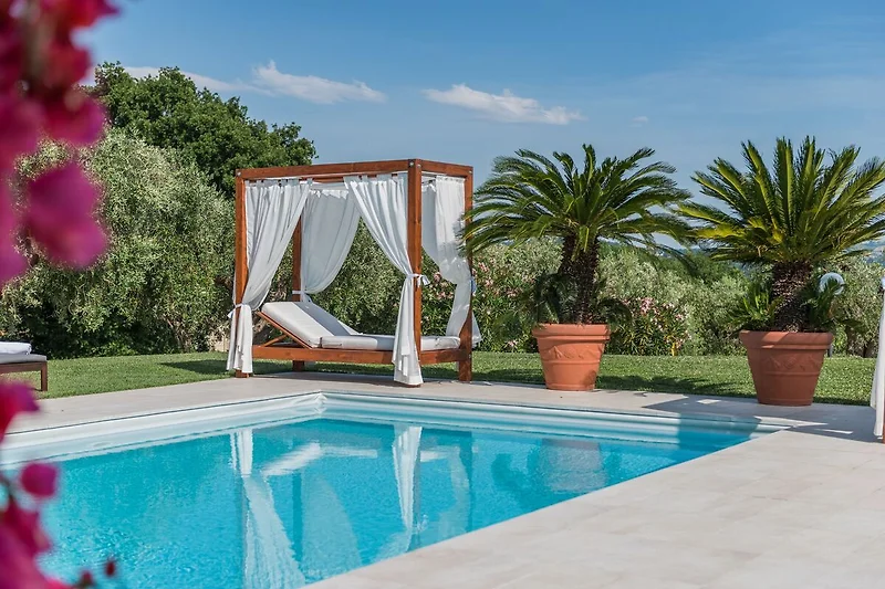 Villa Monticelli – Salzwasserpool mit römischer Treppe