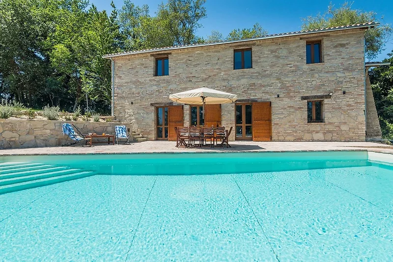 Villa Malu - Ausgestattete Räume für Mahlzeiten im Freien