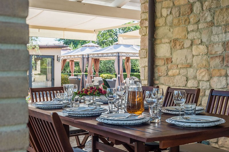 Villa Alis - Outdoor dining table