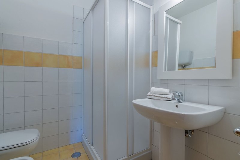 Casale San Francesco - bathroom with shower