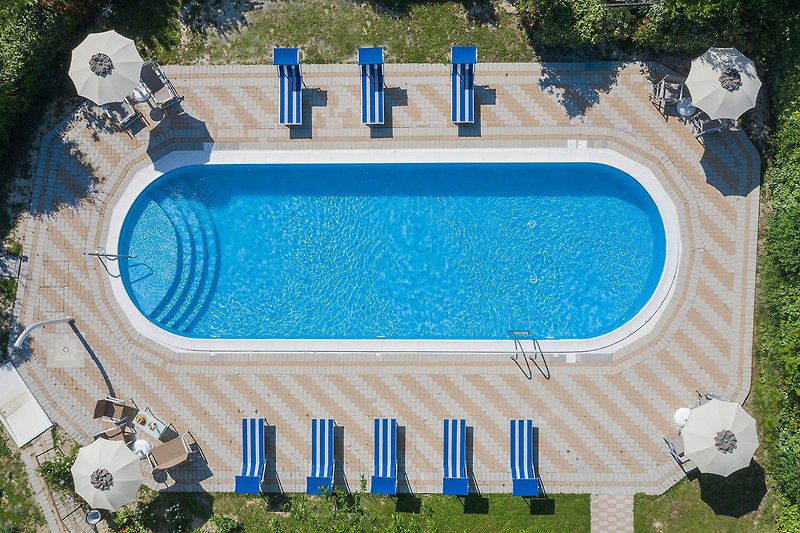 Villa Amata – Pool mit Treppeneingang