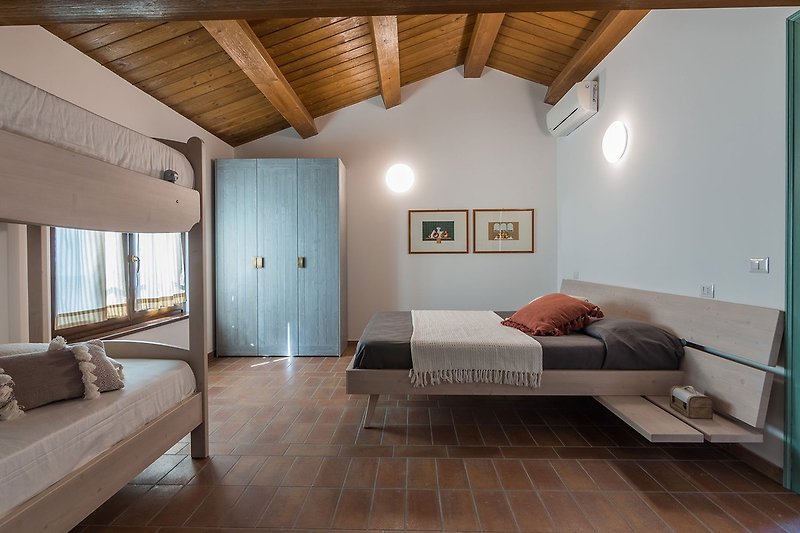 Villa Flavia - Double bedroom with bunk bed