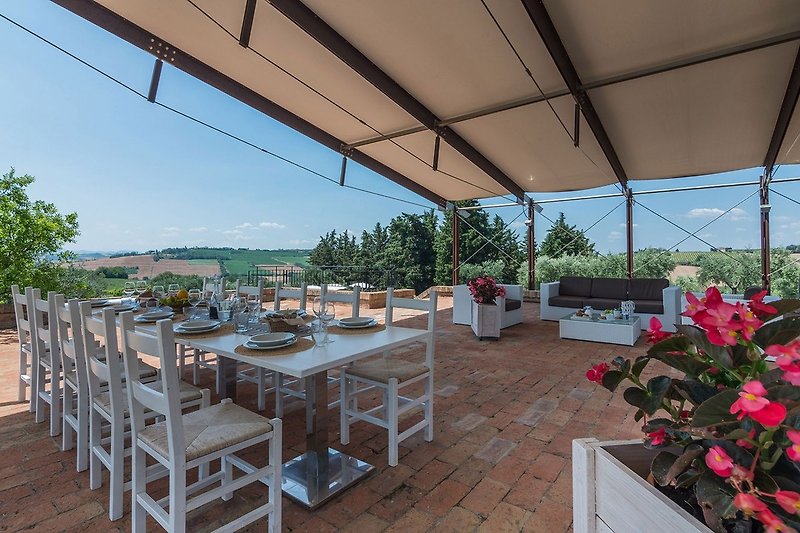 Villa Monica - Equipped outdoor spaces to enjoy lunches and dinners