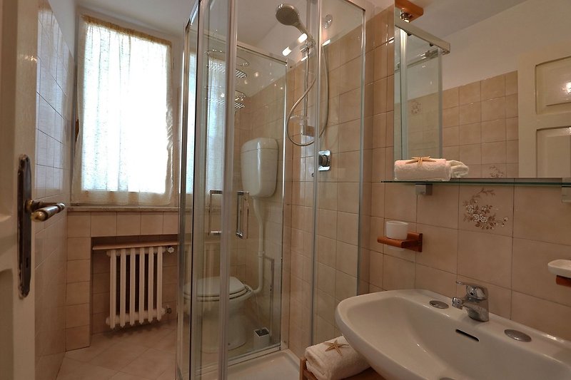 Villa Luisa- Badezimmer mit Dusche