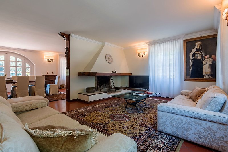 Villa Nina - Comfortable sofas and TV
