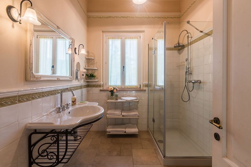 Casa Emanuela - Bathroom with shower