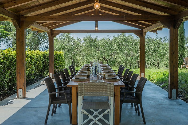 Villa Il Fiore e la Farfalla – Veranda zum Abendessen