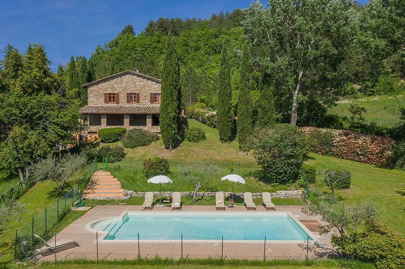 Casale San Francesco - wonderful private villa in stone (10x5) immersed in a beautiful green area